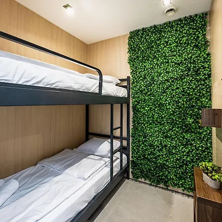 Heart Of The Hostel Warna